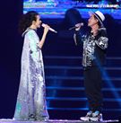 莫文蔚最後一次在台北小巨蛋開演唱會和嘉賓吳宗憲一起合唱「廣島之戀」。（記者邱榮吉/攝影）