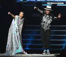 莫文蔚最後一次在台北小巨蛋開演唱會和嘉賓吳宗憲一起合唱「廣島之戀」。（記者邱榮吉/攝影）