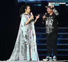 莫文蔚最後一次在台北小巨蛋開演唱會和嘉賓吳宗憲一起合唱「廣島之戀」。（記者邱榮吉/攝影）