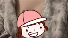 貼紙,刺青,正妹,胸部,沾黏,睡覺,小可愛,花,媒觀,紋身,微博　圖／翻攝自微博