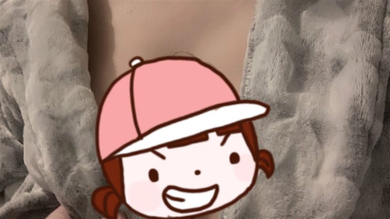 妹子胸間貼乳交花！結果睡醒崩潰…