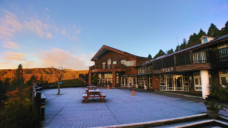 宜蘭太平山清晨結霜　宛如灑上糖粉
