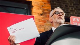 如果英國工黨在12日下議院選舉取得多數席次，70歲黨魁柯賓將成為英國史上最年長的初任首相（圖取自twitter.com/jeremycorbyn）