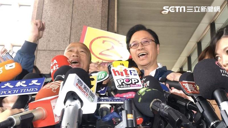 國政配抽2號現場嗨唱：我倆選總統啊