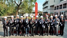 義美生機生醫大樓動土  陳建仁盼成食品業台積電副總統陳建仁（左6）9日上午出席義美生機生醫中心大樓興建工程開工動土典禮，陳副總統致詞表示，義美公司不但是食品業的模範生，更以「食醫同源」的概念投入新領域，期許未來能成為台灣食品業的台積電。中央社記者吳睿騏桃園攝  108年12月9日