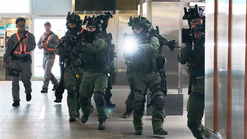 驚！維安特勤隊狂掃捷運　警犬也出動
