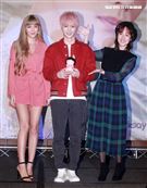 KU古曜威「一個幸福的吻」新歌發表，拐拐、黃瀞怡（小薰）加油打氣。（記者邱榮吉/攝影）