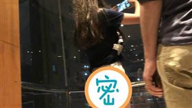 夜景,電梯,正妹,美臀（圖／翻攝自加藤軍路邊隨手拍）