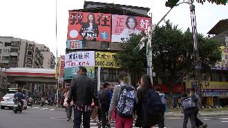 隔空互槓！李婉鈺、吳思瑤看板黏牢牢