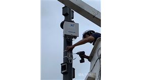 中華電信9日宣布，在新竹市南寮漁港完成國內首座戶外5G small cell（小型基地台）智慧路燈建置測試。（中華電提供）中央社記者江明晏傳真 108年12月9日
