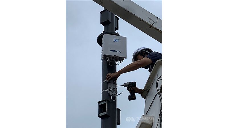 全台首座　中華電信智慧路燈完成測試