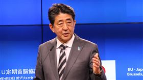 安倍談一帶一路　指中應尊重合作國家日歐領導人峰會今天登場，日本首相安倍認為中國「一帶一路」倡議除應對國際有貢獻，更應尊重並滿足合作國家的財政健全性等。中央社記者唐佩君布魯塞爾攝　108年4月26日