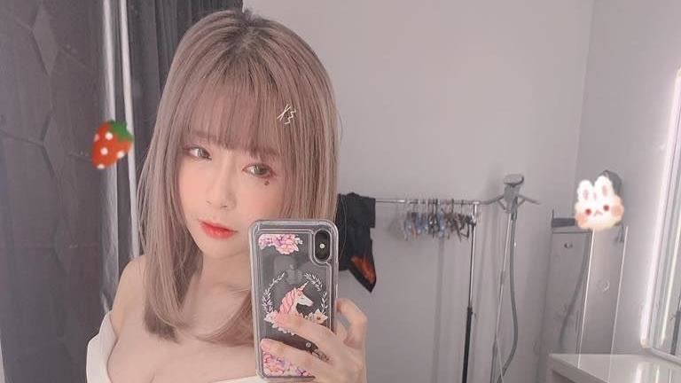 隱乳女神激裸下半身！美尻形狀超驚人