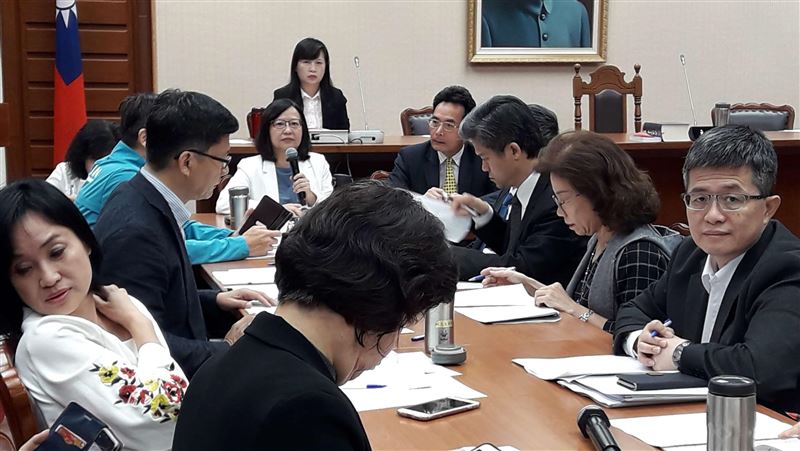 立院三讀　高職師免每6年到業界研習