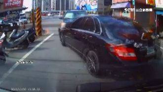 甩尾過彎還暴衝！對向車被撞氣囊爆開