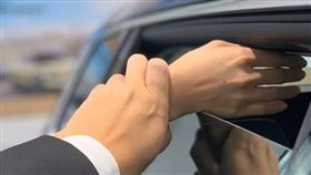 Skoda,夾手（圖／翻攝自Skoda元三新莊展示中心臉書）