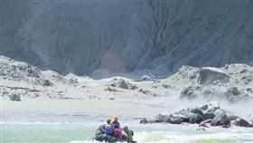 紐西蘭知名觀光景點白島（White Island）火山於9日突然爆發
圖／翻攝自@sch推特