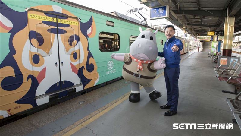 老虎陪你搭火車！動物彩繪列車開跑