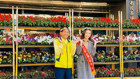 埔里嘉年華14日登場  鎮長廖志城邀民眾參與南投縣埔里鎮公所14日將在埔里鎮舊圓環舉辦花卉嘉年華遊行及耶誕點燈活動，現場將發送盆花，埔里鎮長廖志城（左）10日邀民眾共襄盛舉。（埔里鎮公所提供）中央社記者蕭博陽南投縣傳真  108年12月10日