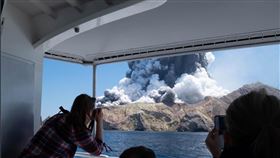紐西蘭知名觀光景點白島（White Island）火山於9日突然爆發
圖／翻攝自@sch推特