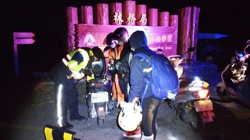 不聽警勸⋯5男大生為賞瑞雪險受困！