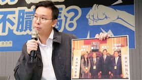 民進黨10日下午由副秘書長林飛帆、發言人李晏榕、戴瑋姍召開「親中、作秀、造謠，國民黨不膩嗎？」記者會。（圖／民進黨提供）