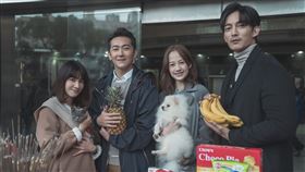 尹昭德、蔡燦得、施名帥、簡嫚書、連俞涵、王家梁、程予希、夏大寶、姚愛寗，《黑喵知情》