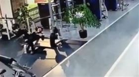 握推,健身,危險,槓鈴,手滑,砸中,腹部,重慶,健身房