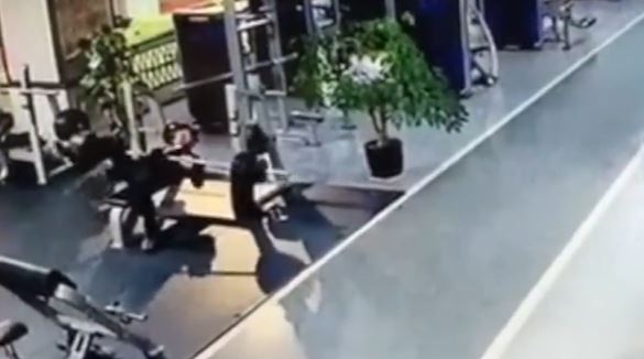 臥舉遭壓頸腦死　健身房賠償換撤告