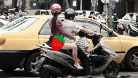 機車,三貼,短裙,臀部,違規,走光　圖／翻攝加藤軍路邊隨手拍