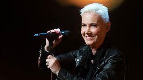 有「瑞典當代音樂國寶美譽」的瑞典樂團羅克塞特(Roxette)，在80年代享譽國際，女主唱瑪麗芙蒂森(Marie Fredriksson)10日晚間驚傳病逝，享壽61歲。翻攝Marie Fredriksson臉書
