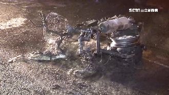 翁開車追撞騎士拋飛！機車被燒成廢鐵