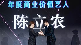陳立農近年在大陸人氣高漲，昨獲得「年度商業價值藝人獎」。（圖／翻攝自陳立農工作室微博）