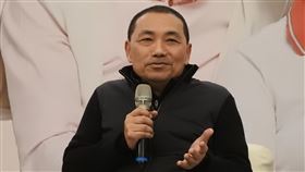 侯友宜：若中槍命危　40年前囑妻放棄急救新北市長侯友宜10日參加社會局「晚年人生我做主」工作坊活動，他表示，由於警察出生入死，40年前就預立醫囑，要求妻子若他中槍命危時，不要插管急救，讓他好好走。中央社記者王鴻國攝　108年12月10日