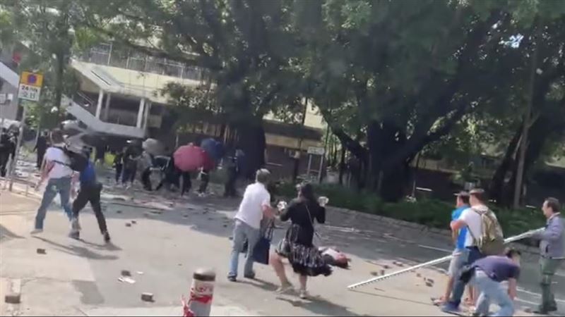 7旬清潔工遭亂磚砸死！港警懸紅緝兇