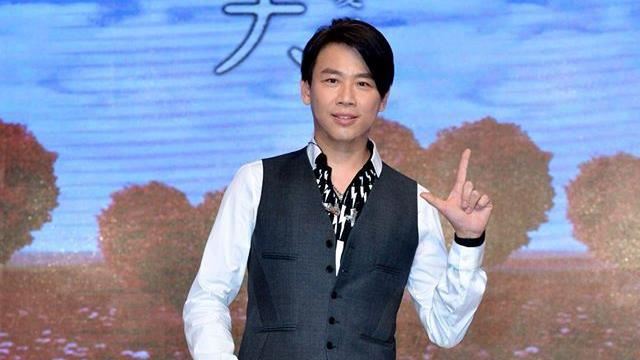 酒吧激吻女星　陶喆辯：只是普通朋友