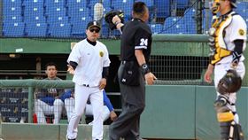 ▲韓職聯隊總教練朴治王遭驅逐出場。（圖／中華職棒提供）