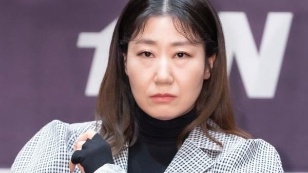 豹子女士變「瘋狗」…羅美蘭再展霸氣
