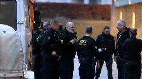 丹麥警方逮20嫌犯。（圖／翻攝自推特）
