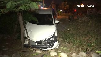 栽進國小圍籬！閃燈路口2車撞3人傷