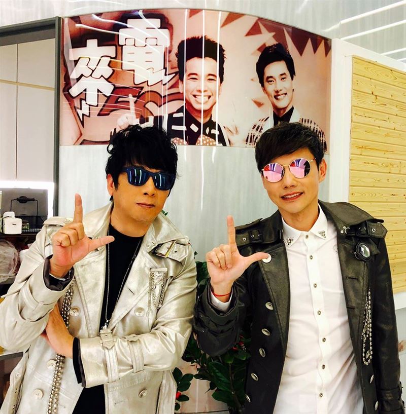 曹西平（左）與包偉銘（右）一度不合。（圖／翻攝自臉書）