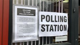 英國大選投票所英國下議院大選12日登場，雖然倫敦天氣陰冷，選民依舊抓緊雨停時機出門投票。中央社記者戴雅真倫敦攝 108年12月12日