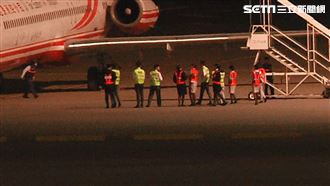 遠航末班班機返台…機組員不捨大合照