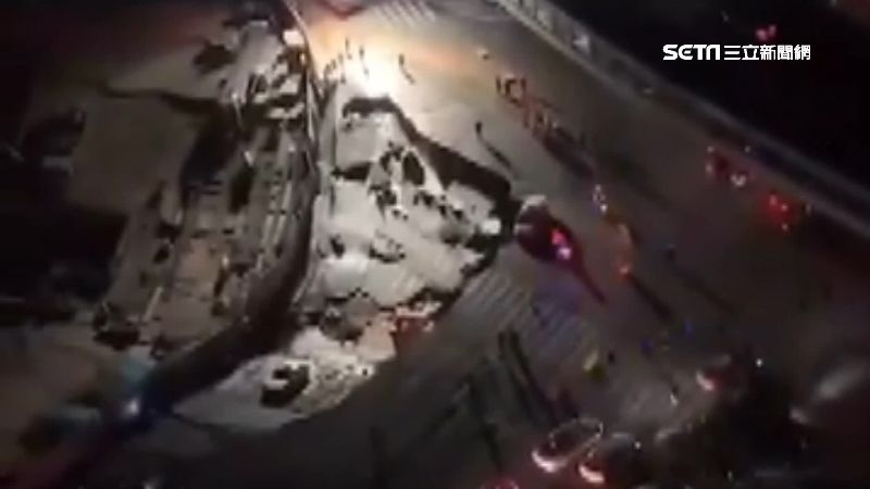 直擊廈門站塌陷吞3車　泥水灌入站內