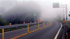 嘉義,阿里山公路,起濃霧,霧區警示系統,防護(圖/公路總局第五區養護工程處提供)中央社