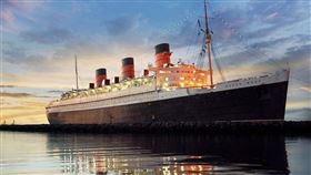 停靠南加州長堤的瑪麗皇后號，現在成為海上旅館。（圖取自facebook.com/thequeenmary）