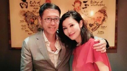 李嘉欣每月爽領八百萬！千億兒帥臉曝