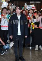 以「月薪嬌妻｣演員身分爆紅星野源，飛抵台北會粉絲。（記者邱榮吉/攝影）