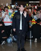 以「月薪嬌妻｣演員身分爆紅星野源，飛抵台北會粉絲。（記者邱榮吉/攝影）