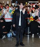 以「月薪嬌妻｣演員身分爆紅星野源，飛抵台北會粉絲。（記者邱榮吉/攝影）